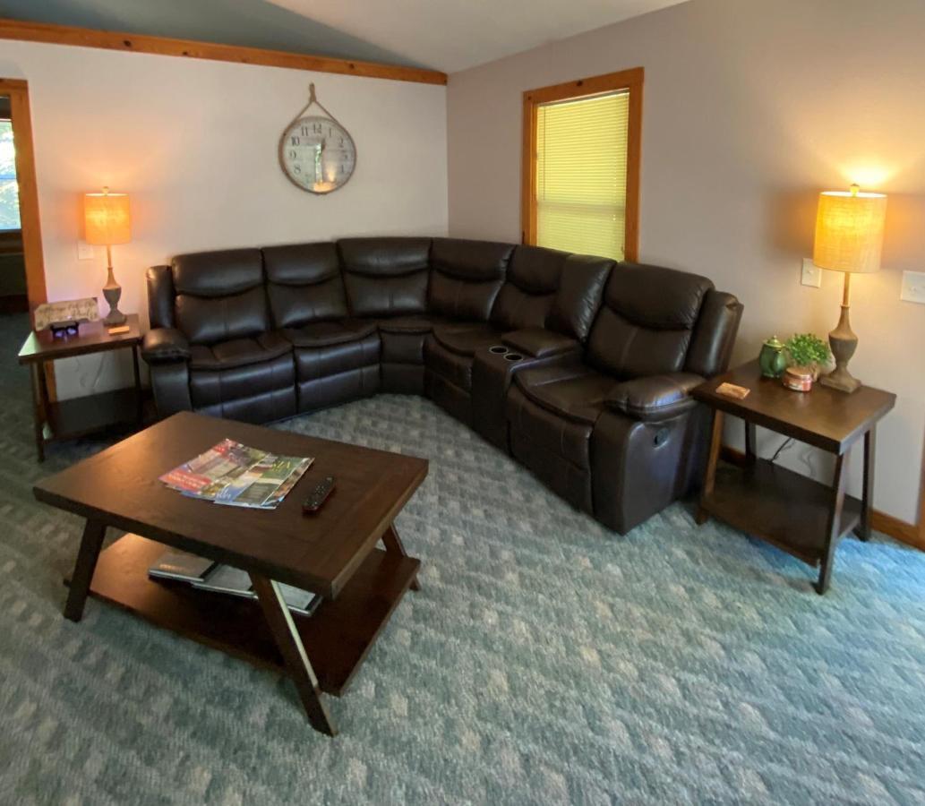 Cedar Creek Cabins #1 - Giant Spa Tub, Large Wooded Porch, Full Kitchen, 1 Bedroom Eureka Springs Εξωτερικό φωτογραφία
