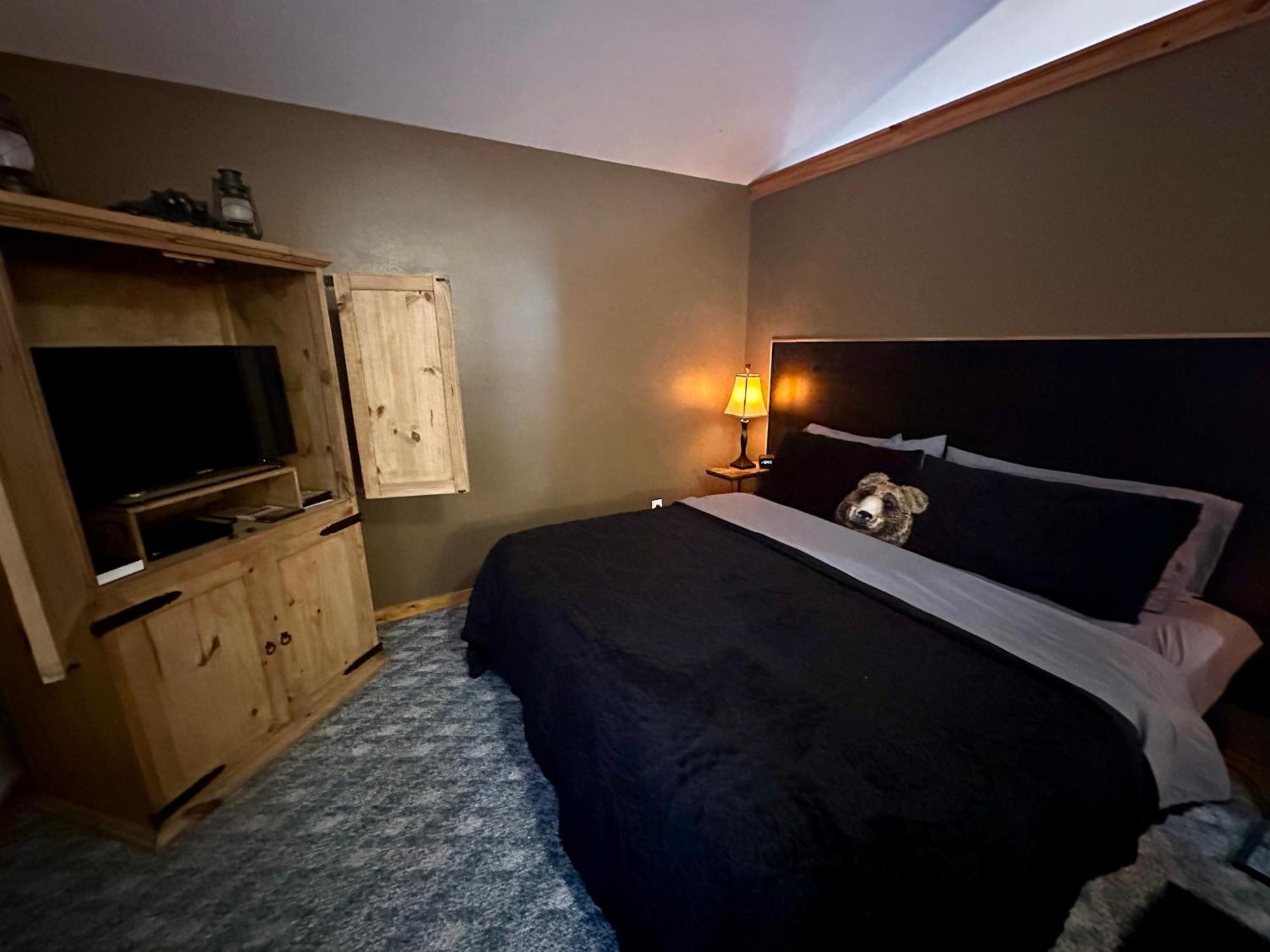 Cedar Creek Cabins #1 - Giant Spa Tub, Large Wooded Porch, Full Kitchen, 1 Bedroom Eureka Springs Εξωτερικό φωτογραφία